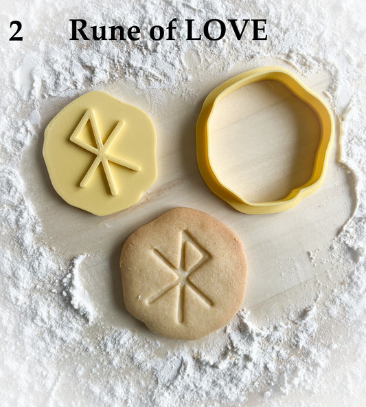 684-1* Rune of love cookie cutter