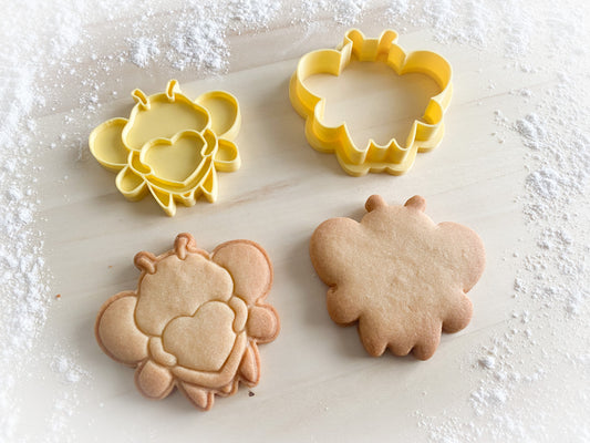 239* Bee with heart Cookie cutter and stamp