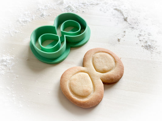 465* Infinity Cookie cutter and stamp